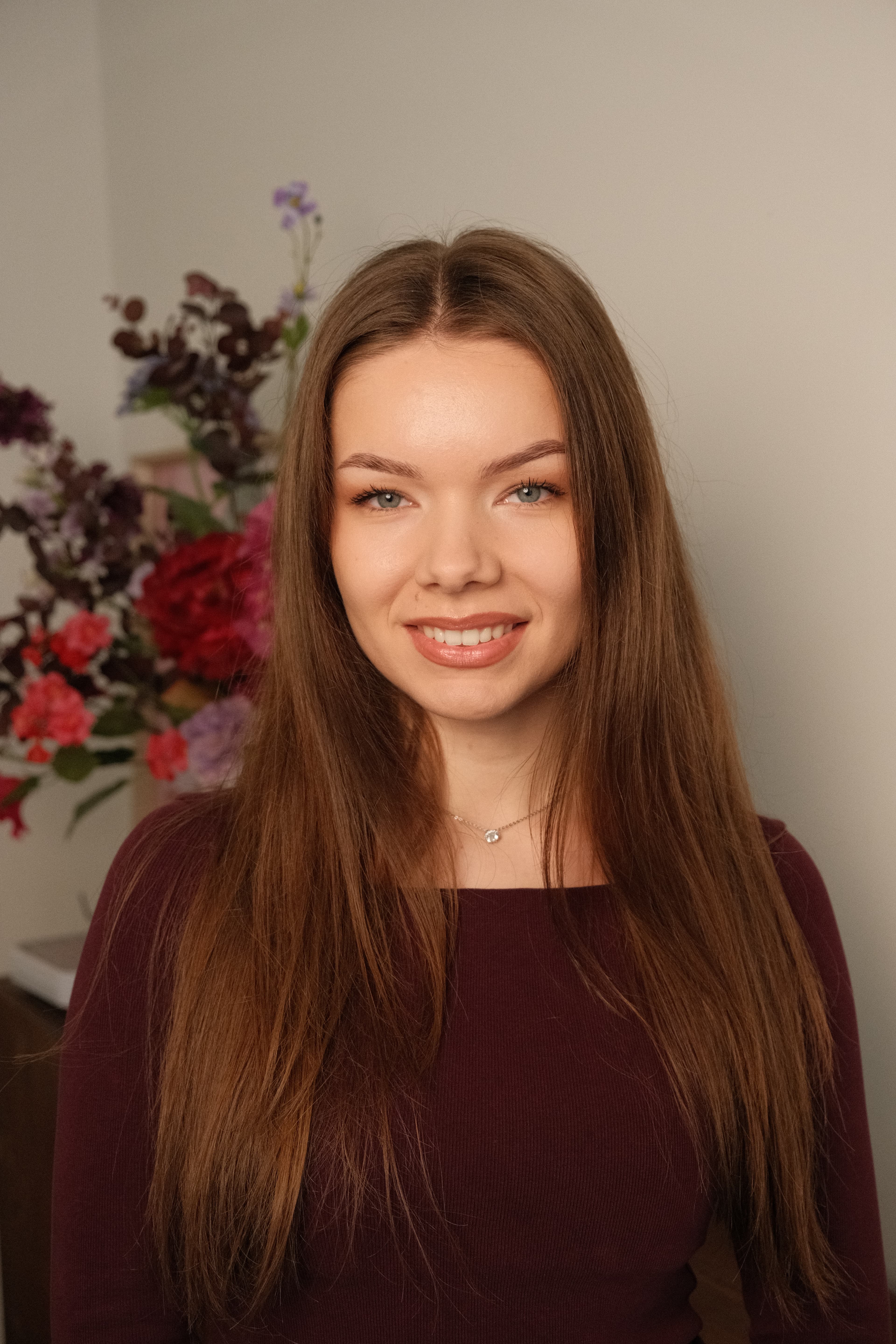 Edina — Nail Artist